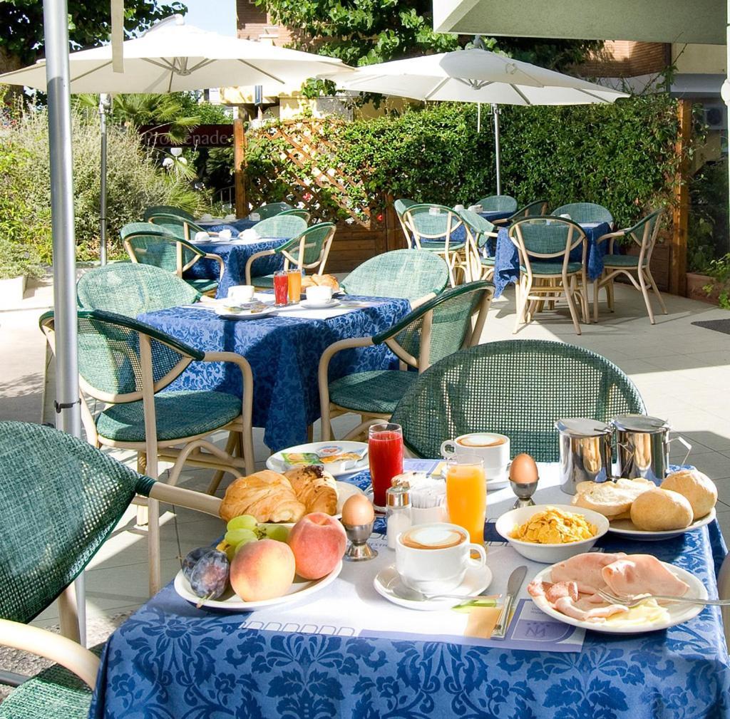 Hotel Majestic Gabicce Mare Exterior foto