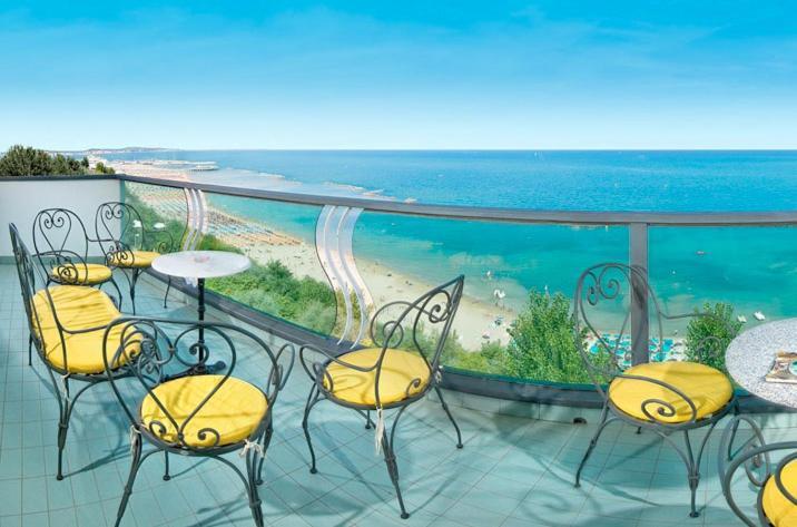Hotel Majestic Gabicce Mare Exterior foto