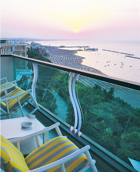 Hotel Majestic Gabicce Mare Exterior foto