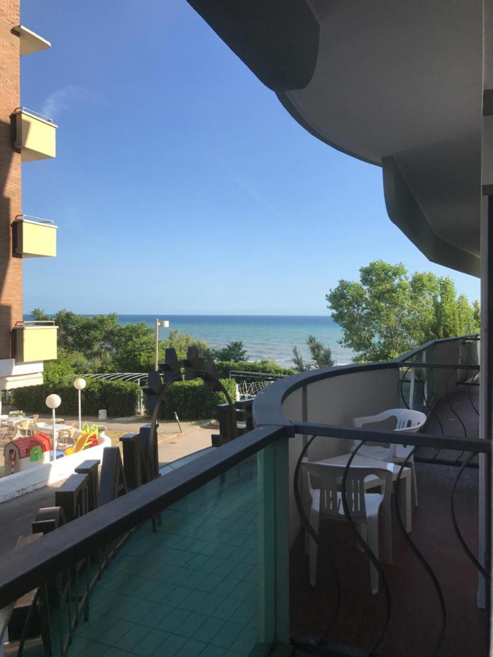 Hotel Majestic Gabicce Mare Exterior foto